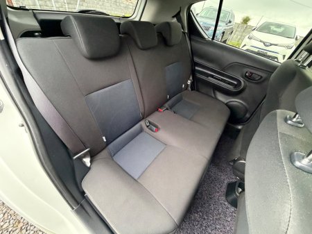 2019 Toyota Aqua - photo 23