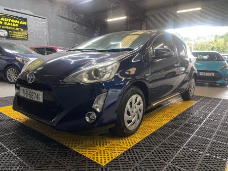 2017 Toyota Aqua - photo 2