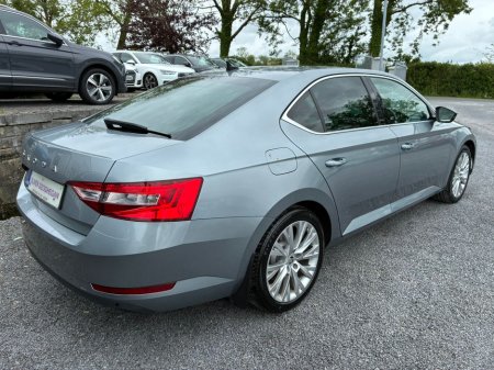 2021 Skoda Superb - photo 2