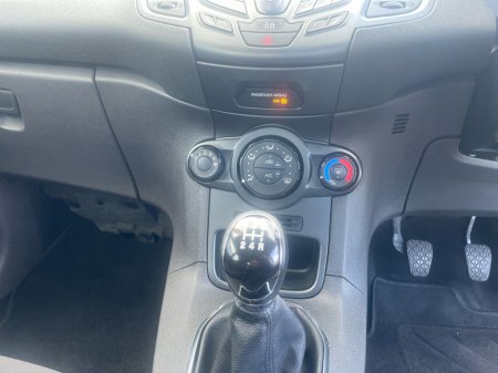 2014 Ford Fiesta - photo 15