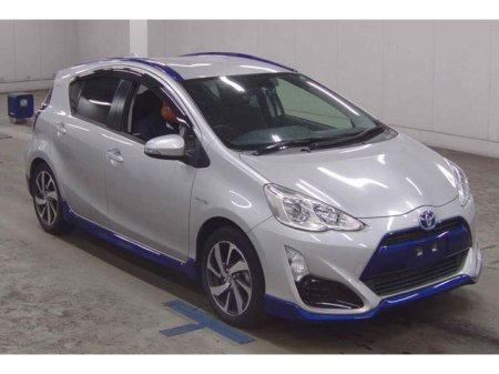 2015 Toyota Aqua - photo 2