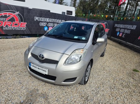 2010 Toyota Yaris - photo 2