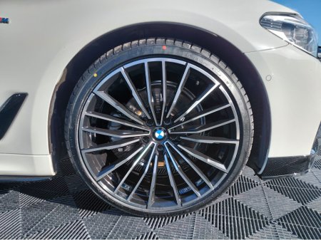 2019 BMW 5-Series - photo 2