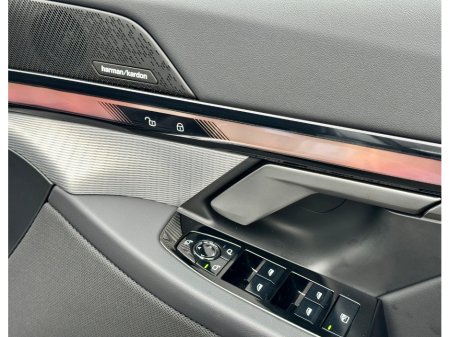 2026 BMW 5-Series - photo 24