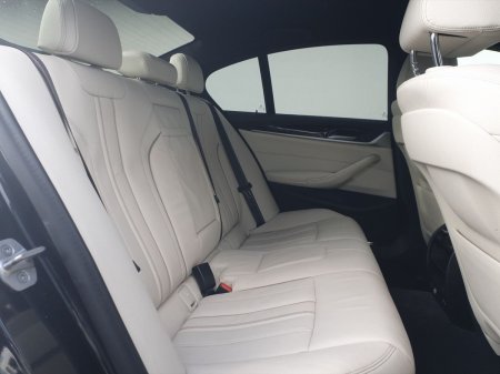 2022 BMW 5-Series - photo 11