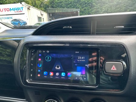 2019 Toyota Vitz - photo 10