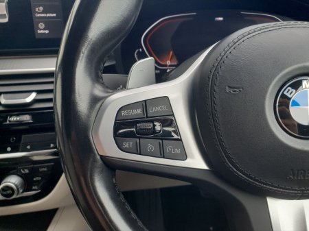 2022 BMW 5-Series - photo 17