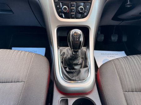 2011 Opel Astra - photo 16