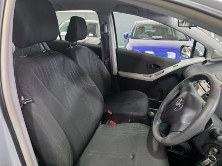 2010 Toyota Yaris - photo 11
