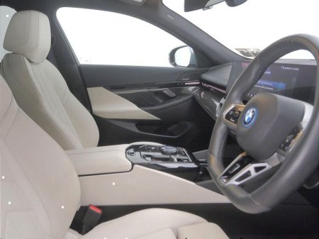 2024 BMW 5-Series - photo 12