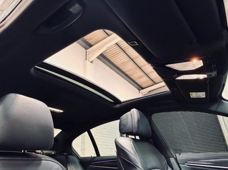 2022 BMW 5-Series - photo 10