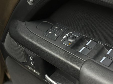 2025 Land Rover Defender - photo 27