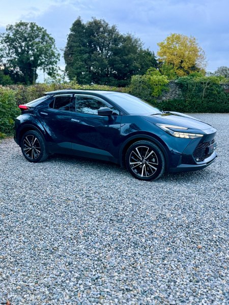2025 Toyota C-HR - photo 2