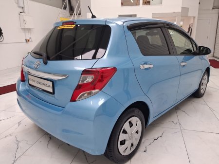 2016 Toyota Vitz - photo 3