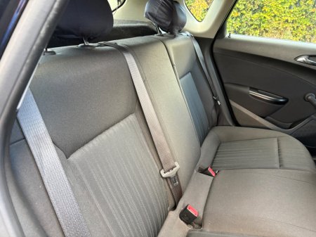 2011 Opel Astra - photo 10