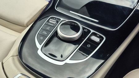 2018 Mercedes-Benz E-Class - photo 21