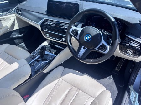 2022 BMW 5-Series - photo 7