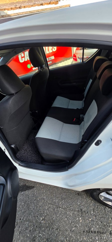 2014 Toyota Aqua - photo 8