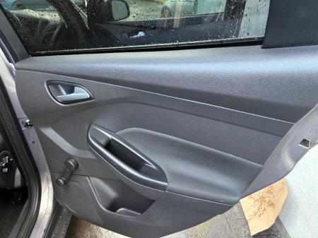 2016 Ford Focus - photo 15