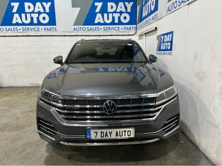 2021 Volkswagen Touareg - photo 2