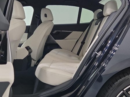 2026 BMW 5-Series - photo 11