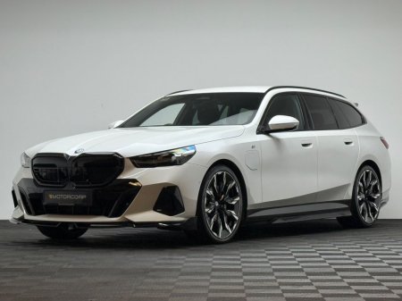 2025 BMW 5-Series - photo 3