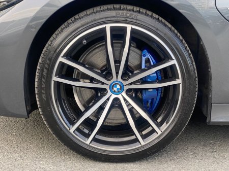 2022 BMW 3-Series - photo 9
