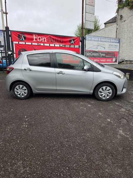 2018 Toyota Vitz - photo 2