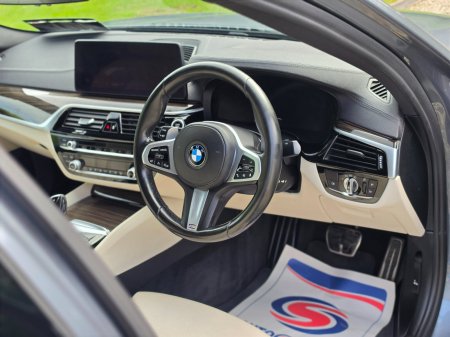 2022 BMW 5-Series - photo 8