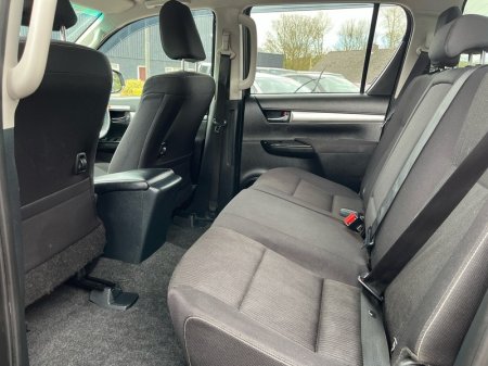 2025 Toyota Hilux - photo 7