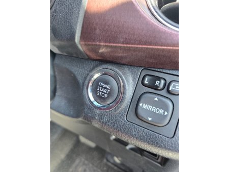 2015 Toyota Vitz - photo 20