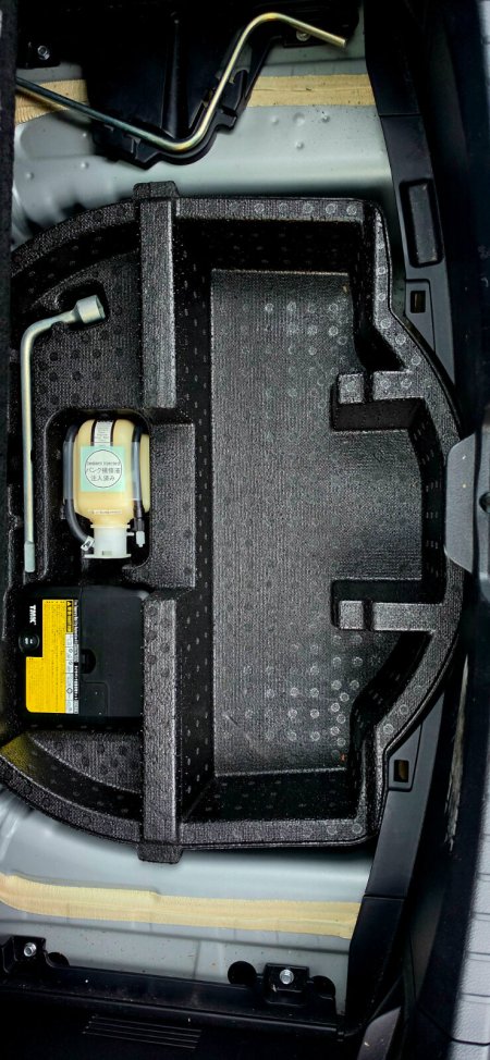 2014 Toyota Vitz - photo 18