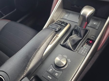 2019 Lexus IS - photo 16