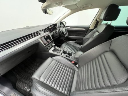 2020 Volkswagen Passat - photo 14
