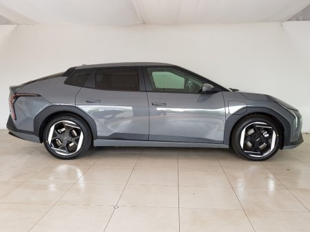 2026 Kia EV4 - photo 2