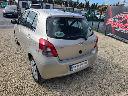 2010 Toyota Yaris - photo 3