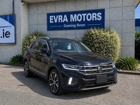 2024 Volkswagen T-Roc R-LINE AUTOMATIC 2.0 DIESEL //VERY LOW MILES//HIGH SPEC//HALF LEATHER HEATED SEATS//REVERSE CAMERA//