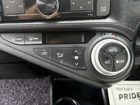 2015 Toyota Aqua - photo 14
