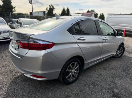 2015 Honda Grace - photo 2
