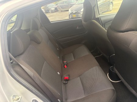 2019 Toyota Vitz - photo 10