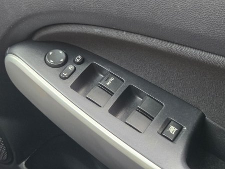 2014 Mazda Demio - photo 24