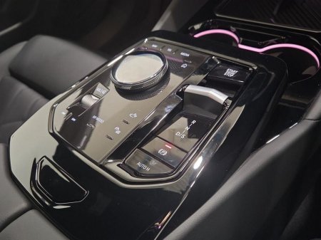 2026 BMW 5-Series - photo 10