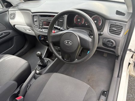 2011 Kia Rio - photo 8