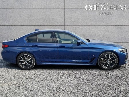 2022 BMW 5-Series - photo 2