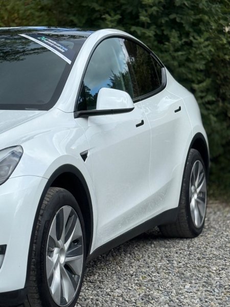2023 Tesla Model Y - photo 9