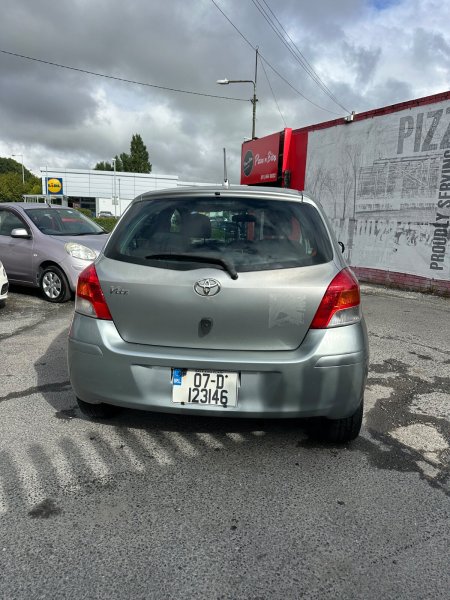 2007 Toyota Vitz - photo 11