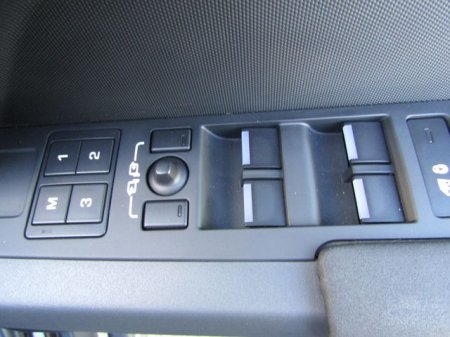 2023 Land Rover Defender - photo 36