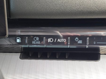 2025 BMW 5-Series - photo 21