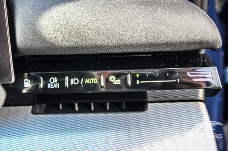 2025 BMW 5-Series - photo 22