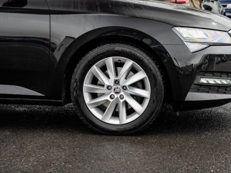 2022 Skoda Superb - photo 2